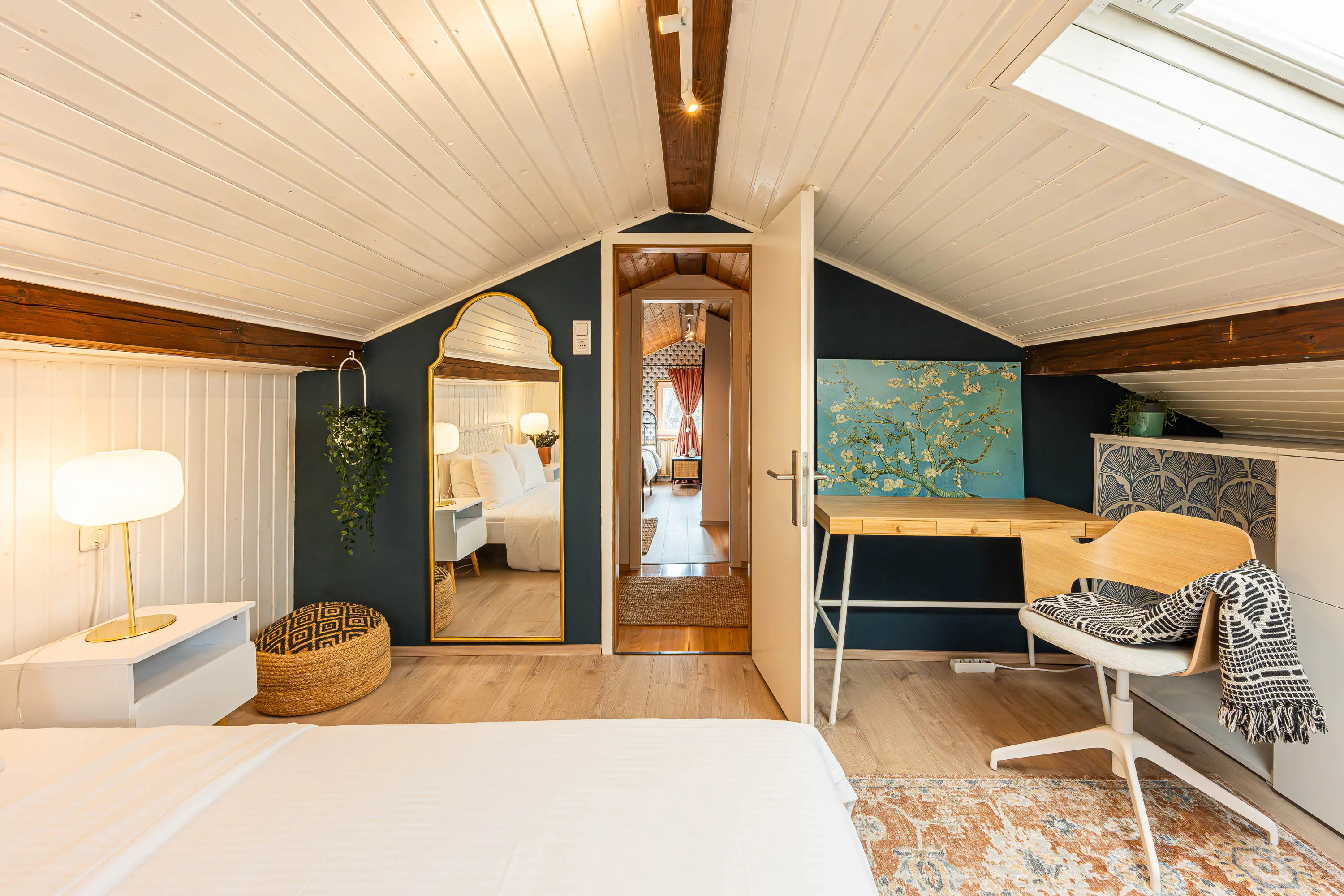Finished Jubili attic room with workspace