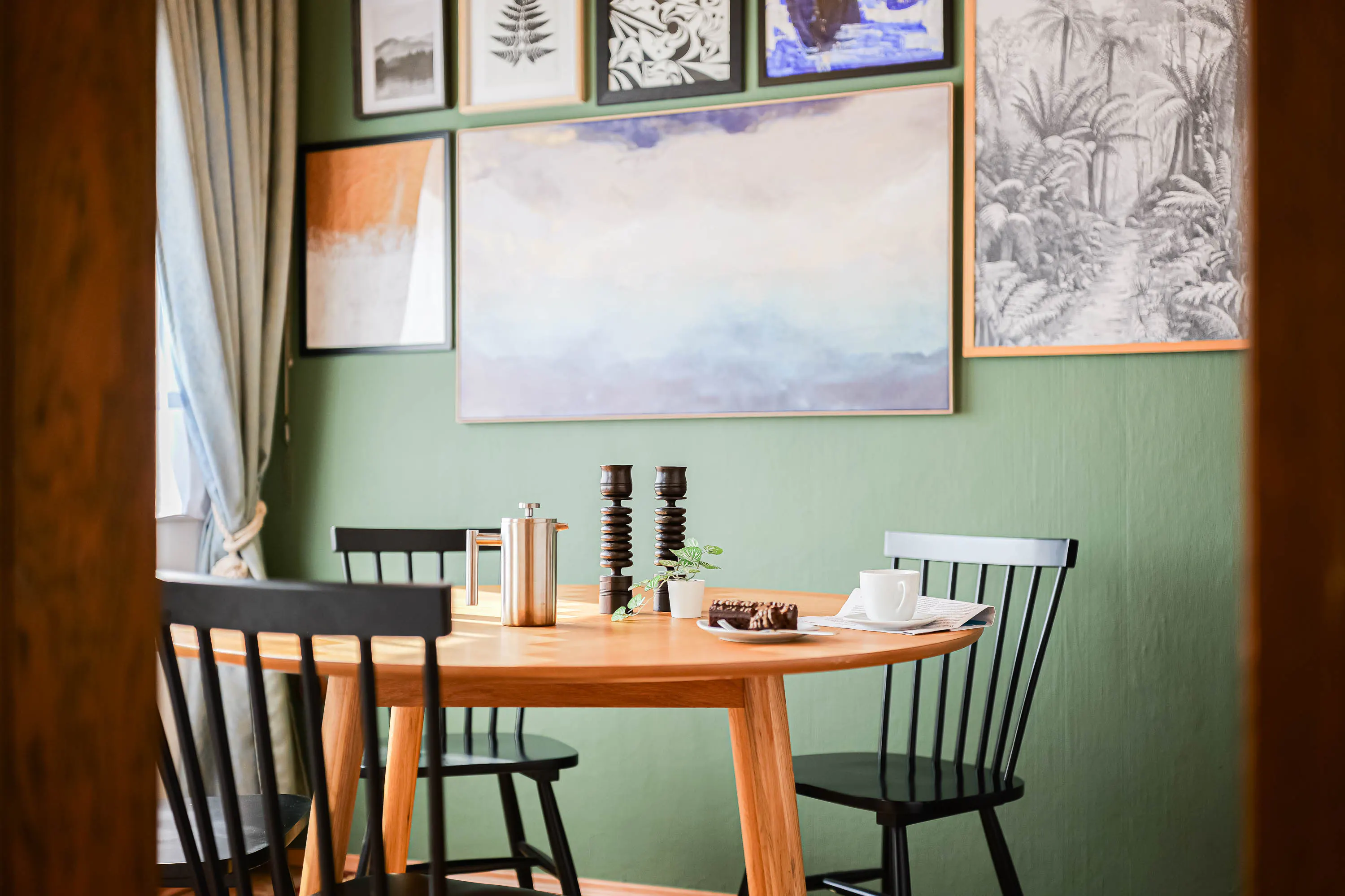 Jubili dining room with green gallery wall
